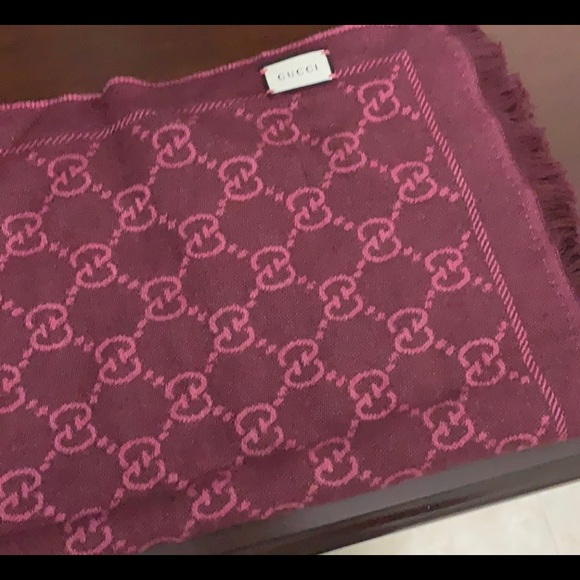 Gucci Scarf - Picture 1 of 3